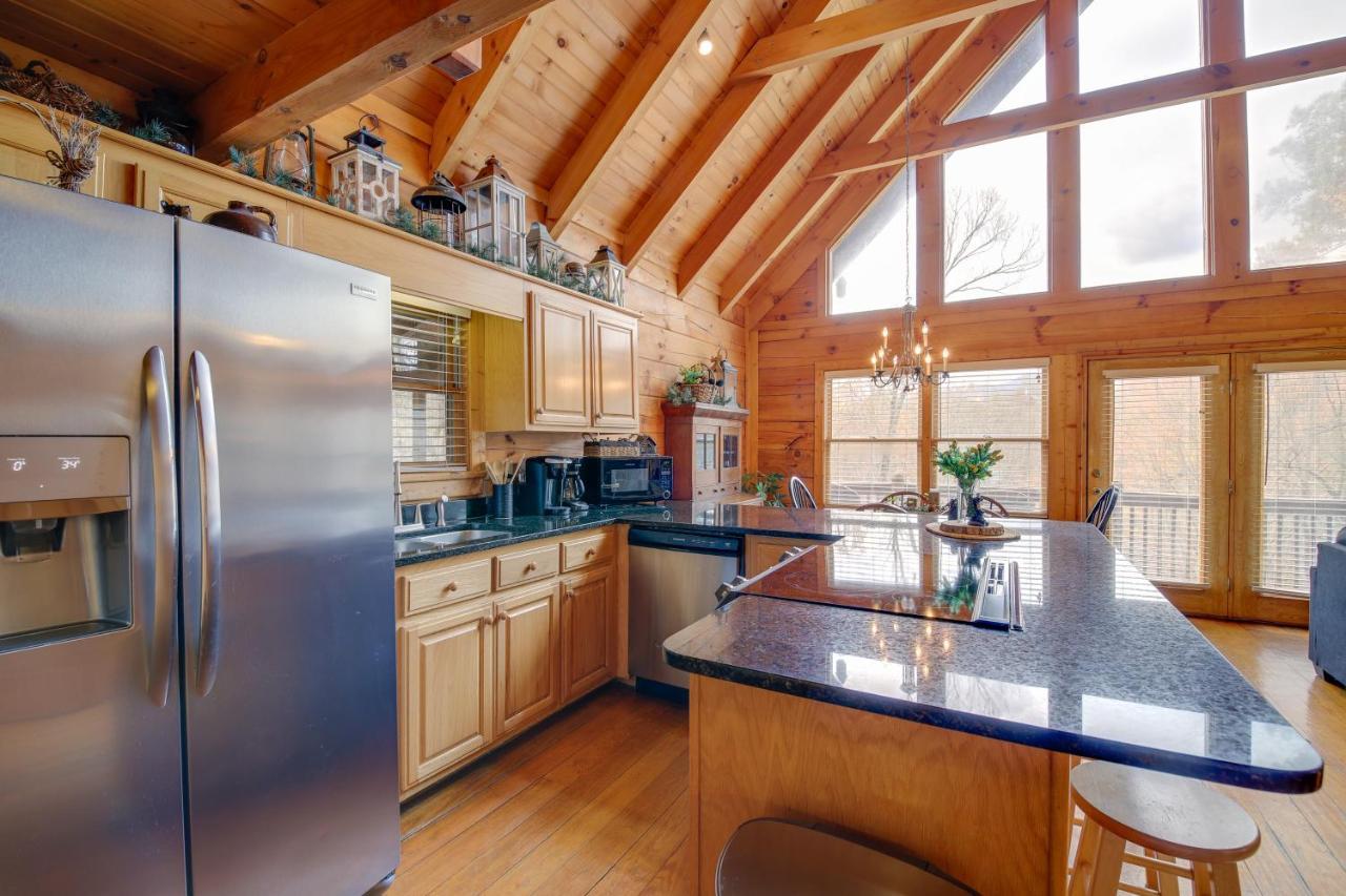 Smoky Mountains Cabin With Hot Tub, Deck And Views! Sevierville Luaran gambar